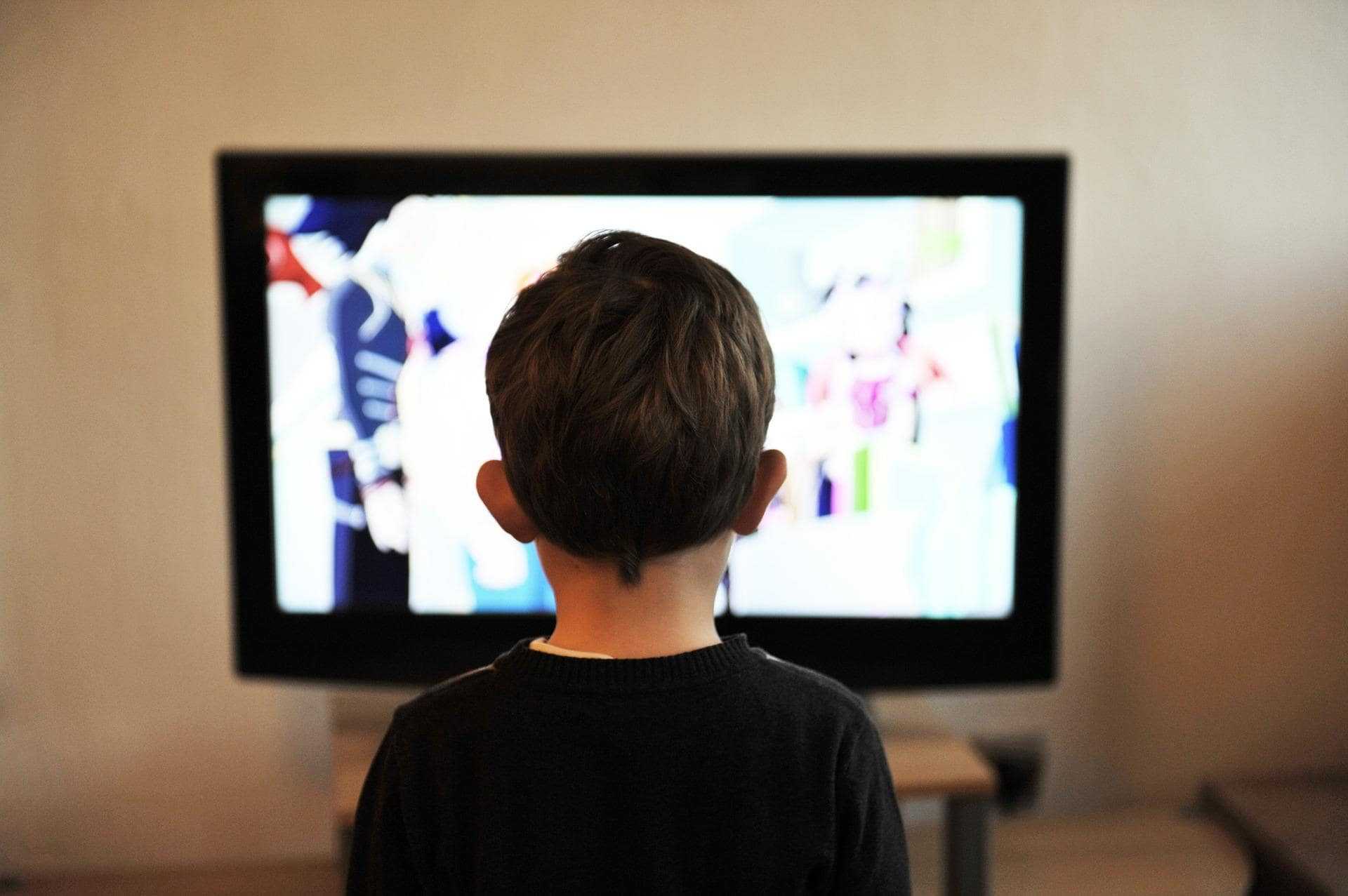 Можно ли смотреть телевизор детям