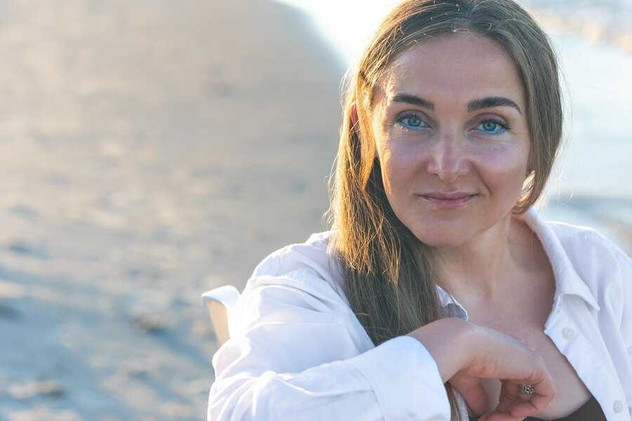 portrait-woman-beach-with-blue-eyeliner-blurred-background_169016-21488.jpg